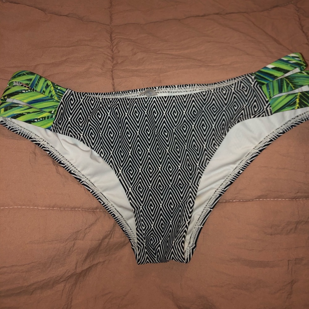 La vie en rose bikini bottom